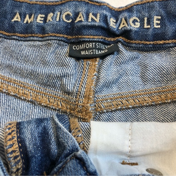American Eagle Denim Mom Shorts Comfort Stretch Waist Band Size  4 Distressed - Picture 2 of 10